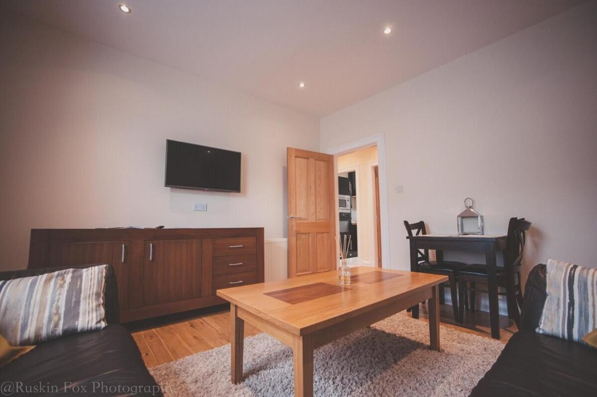 Springbank Apartment แอเบอร์ดีน ภายนอก รูปภาพ